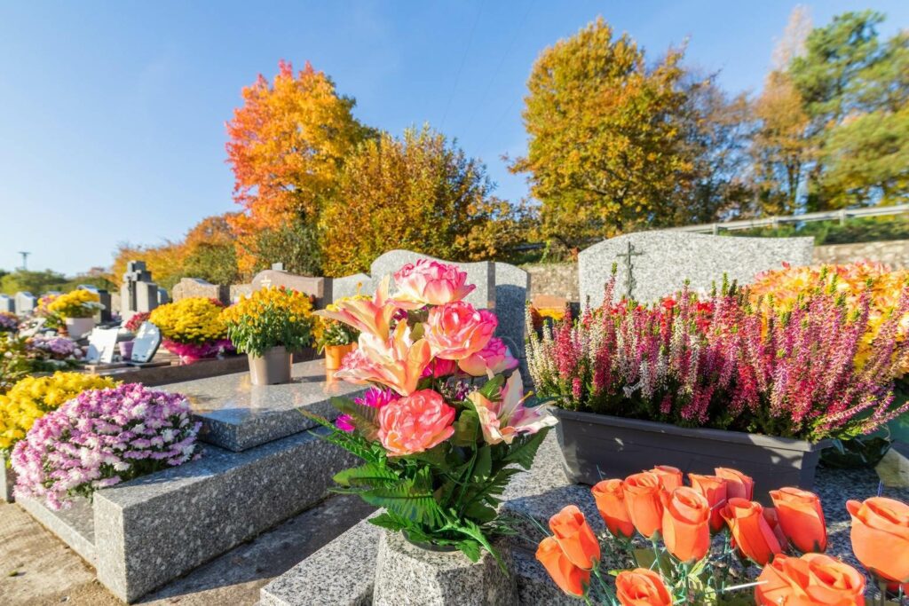 monument funeraire dans un cimetiere